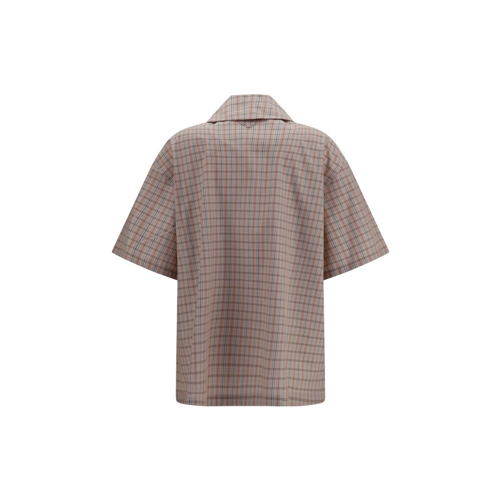 Chemise Prada multicolore en coton à manches courtes, avec motif coloré, portée décontractée et élégante.
