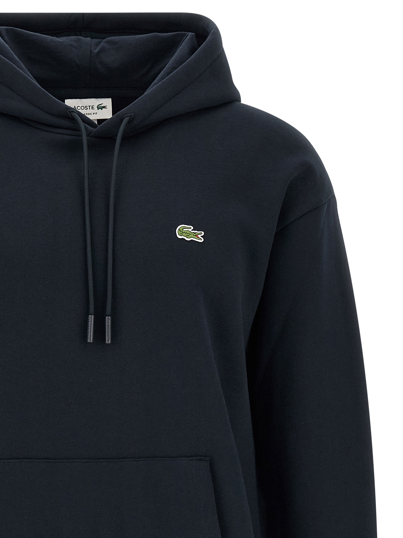 Sweatshirt en coton bleu Lacoste, coupe classique avec logo crocodile vert sur la poitrine, vue de face.