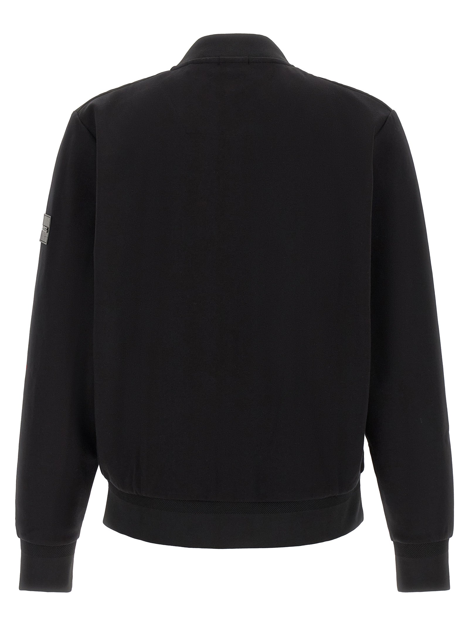 Sweatshirt en coton noir de la marque Hugo Boss, avec logo discret sur la poitrine, porté par un mannequin.