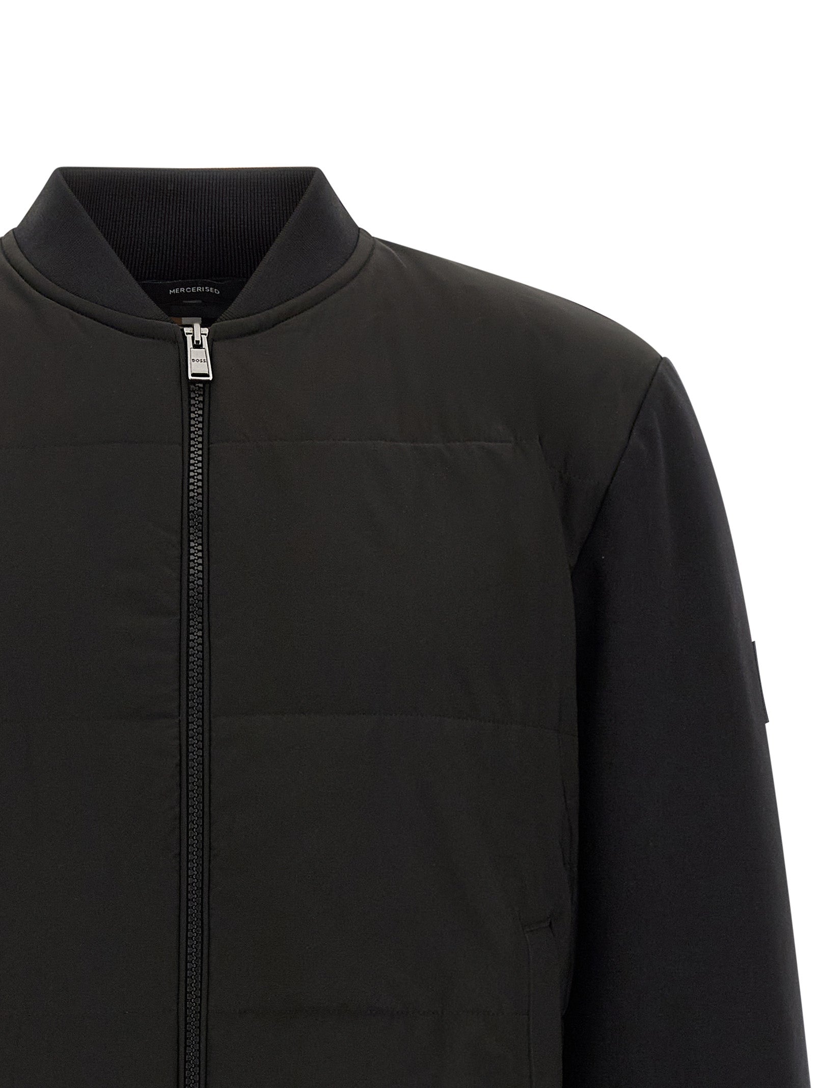 Sweat-shirt en coton noir de la marque Hugo Boss, coupe classique et logo discret visible sur l'avant.