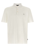 Chemise polo blanche en coton de la marque Hugo Boss, vue de face, détails du col et des boutons visibles.