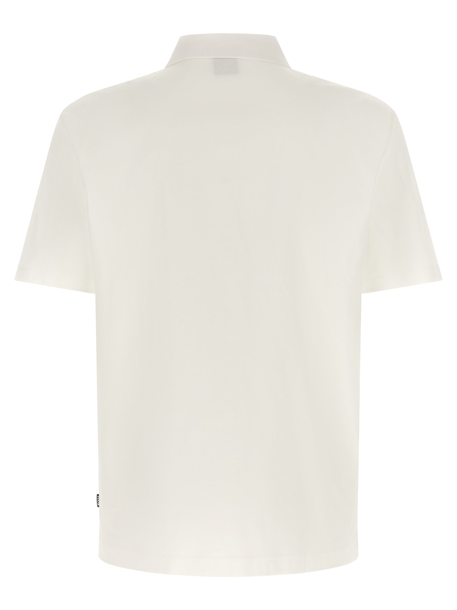Chemise polo blanche en coton de la marque Hugo Boss, avec col et boutons, idéale pour un style élégant et décontracté.