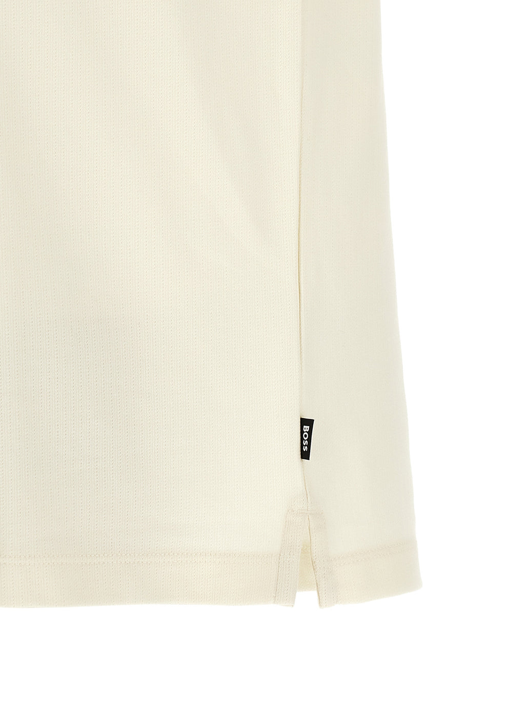Chemise polo beige en coton de la marque Hugo Boss, vue de face, avec col et boutons visibles.