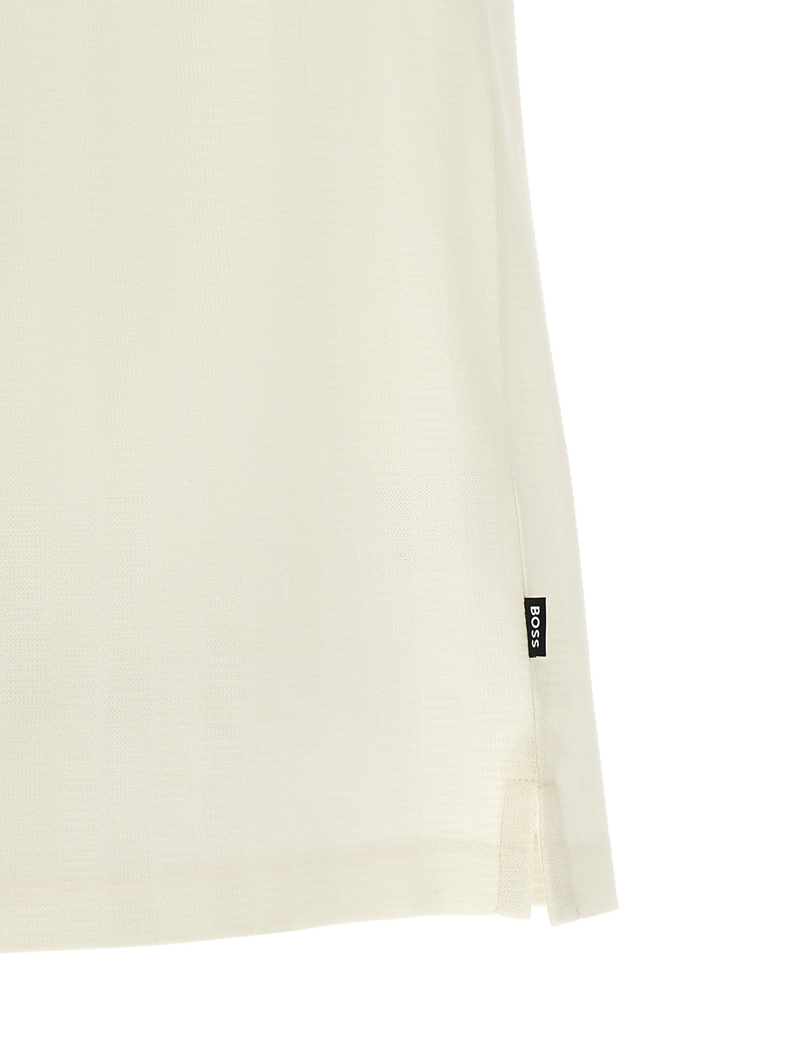 Chemise polo blanche en coton de la marque Hugo Boss, vue de face avec col et boutons visibles.