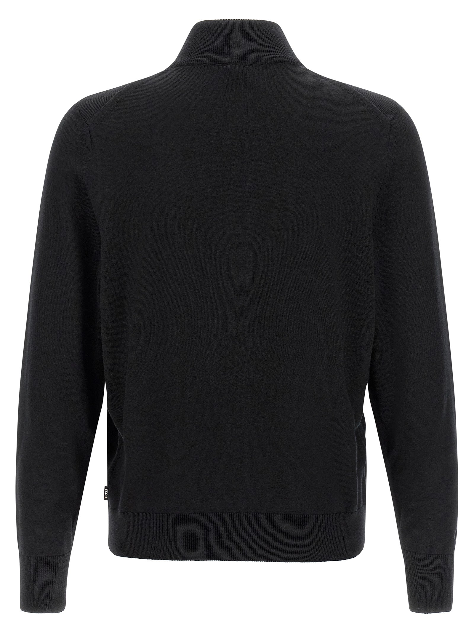 Cardigan en laine vierge noire de Hugo Boss, coupe classique avec boutons, porté sur un mannequin.