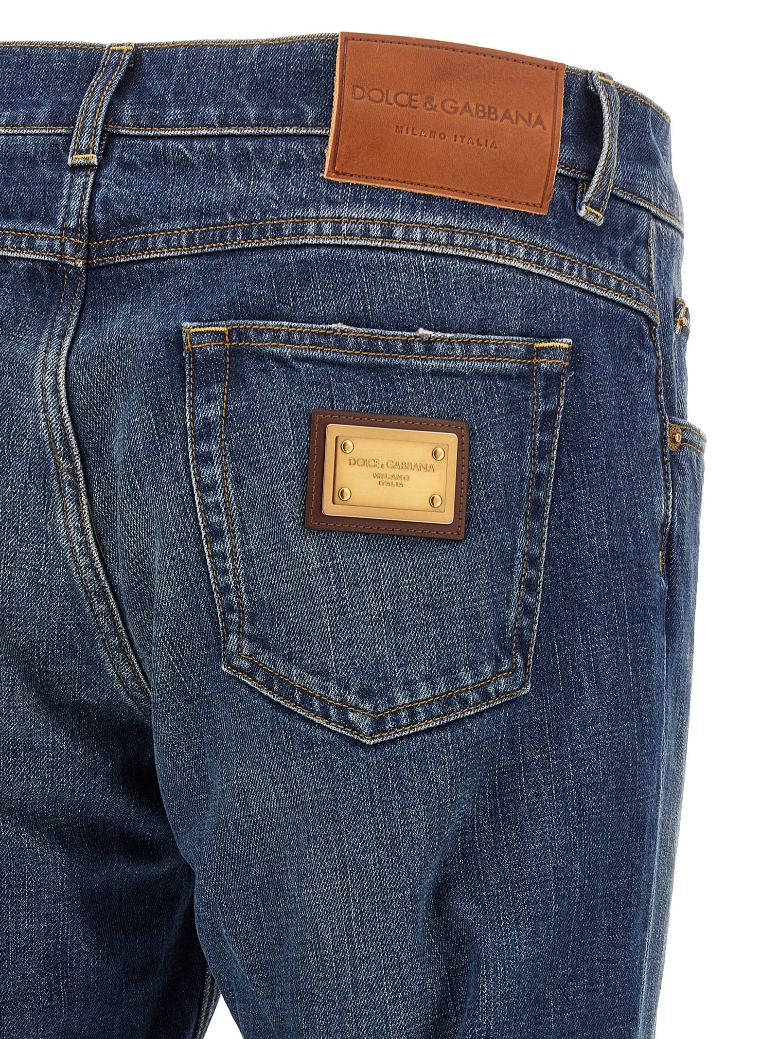 Jeans droits en coton bleu Dolce & Gabbana, style classique, visibles avec poches et ceinture en denim.