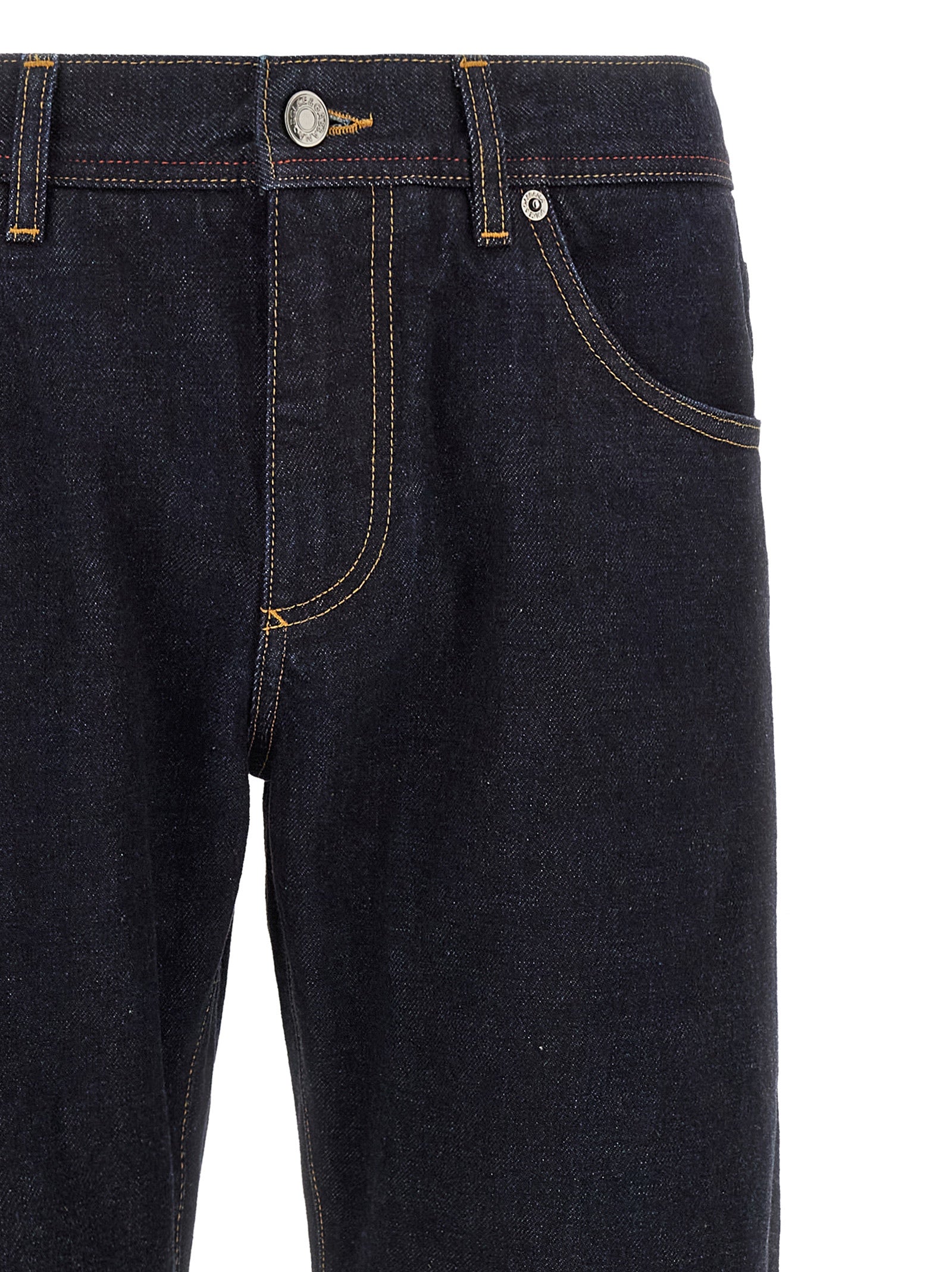 Jeans en denim en coton bleu Dolce & Gabbana avec coupe classique et détails modernes, porté sur un mannequin.