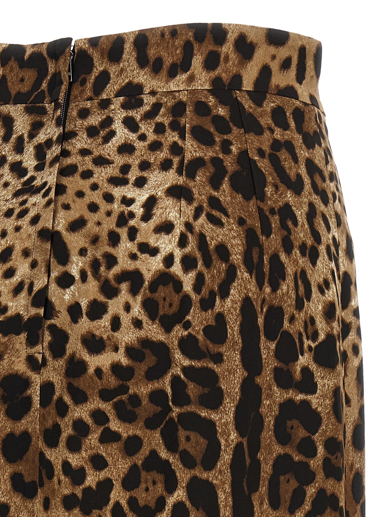 Jupe midi en viscose marron Dolce & Gabbana, fluide et élégante, visible avec détails du tissu et coupe moderne.