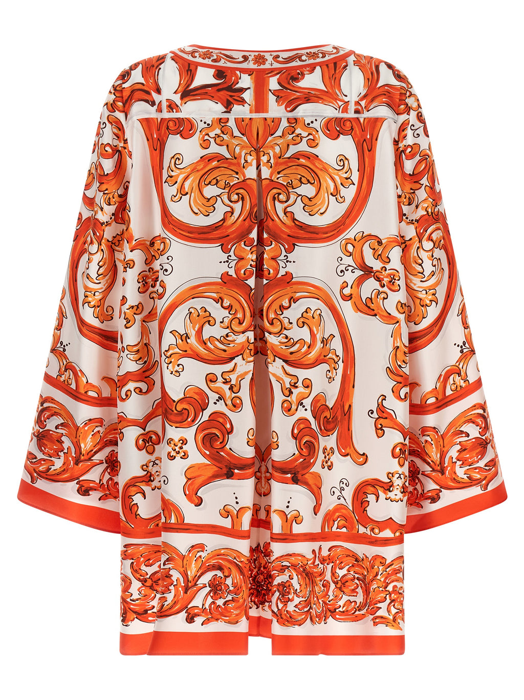 Robe courte en soie orange de Dolce & Gabbana, élégante et élégante, portée avec des détails sophistiqués.