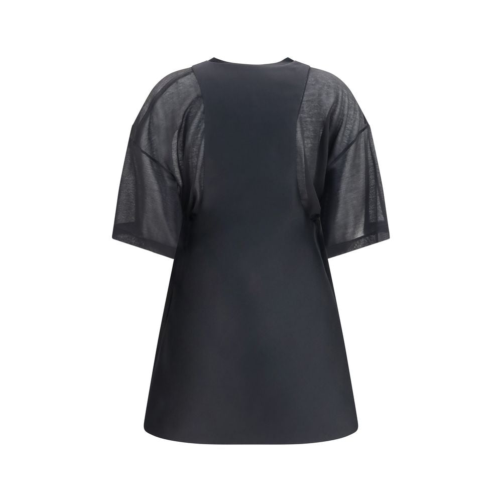 Robe décontractée en laine noire Balenciaga Oves Aries, coupe ample et style casual, portée avec accessoires.