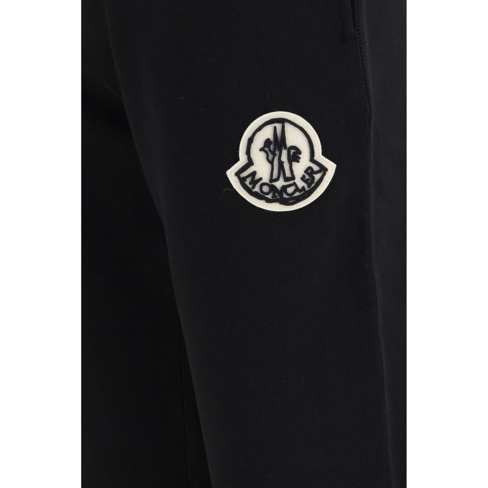 Pantalons de sport noirs en coton de la marque Moncler, style athlétique et confortable, parfaits pour l'activité physique.