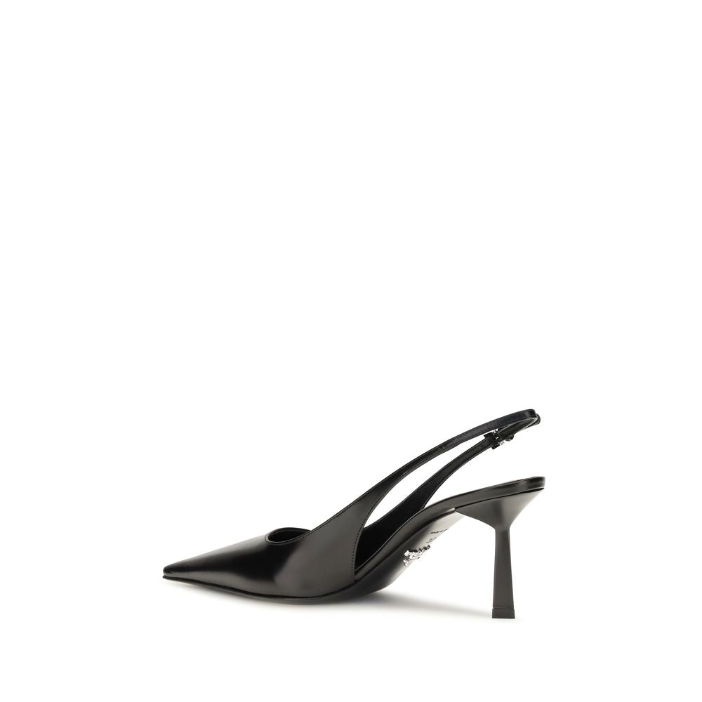 Escarpins Prada en cuir de veau noir Bos Taurus avec talons hauts élégants et design sophistiqué.