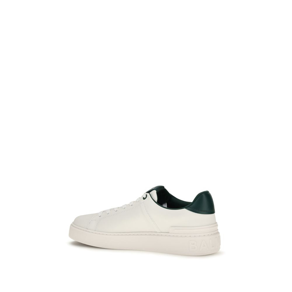 Sneakers Balmain en cuir de veau blanc Bos Taurus, style élégant et moderne pour homme, vue en gros plan.