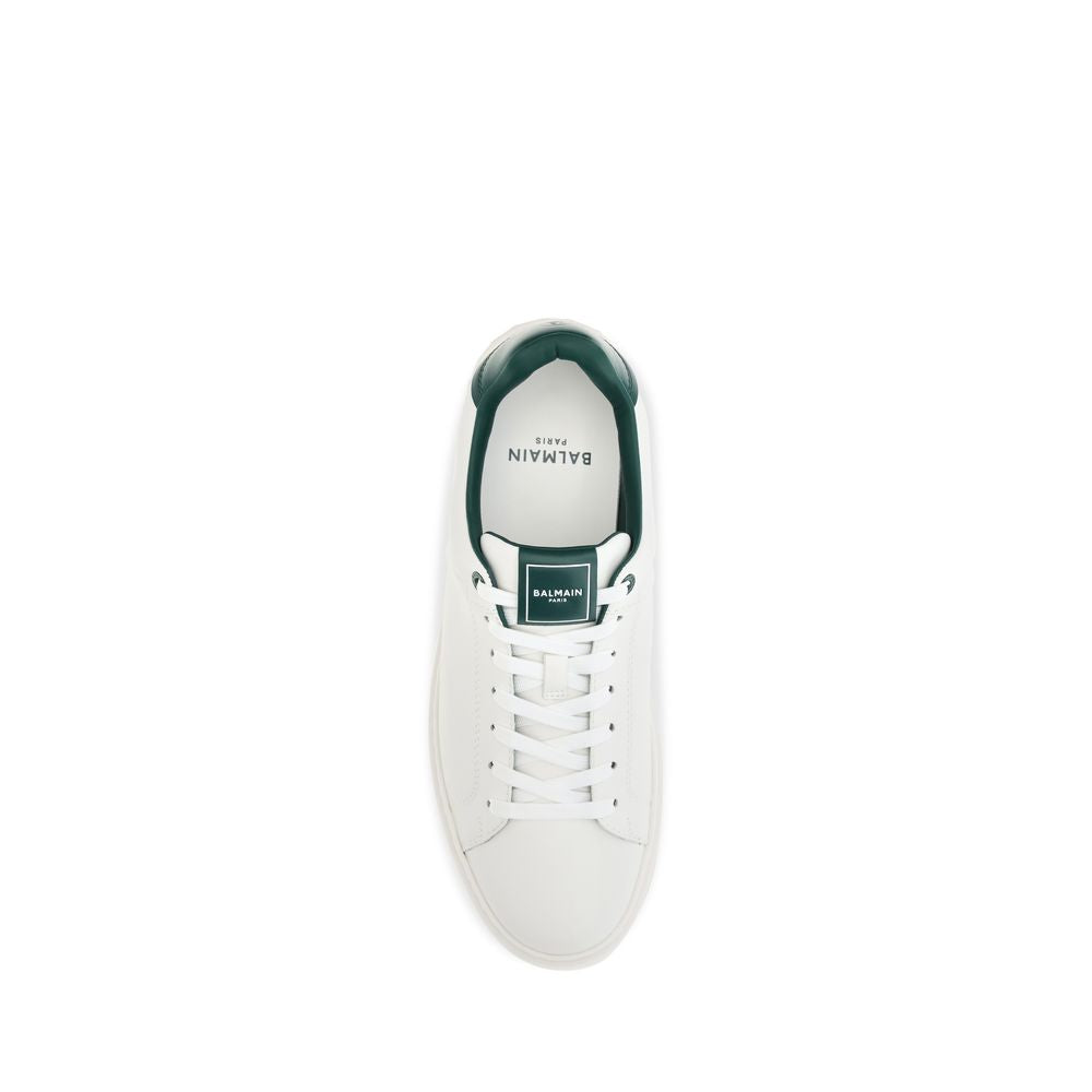 Sneakers Balmain en cuir de veau blanc Bos Taurus, chaussures de mode à la silhouette élégante et moderne.