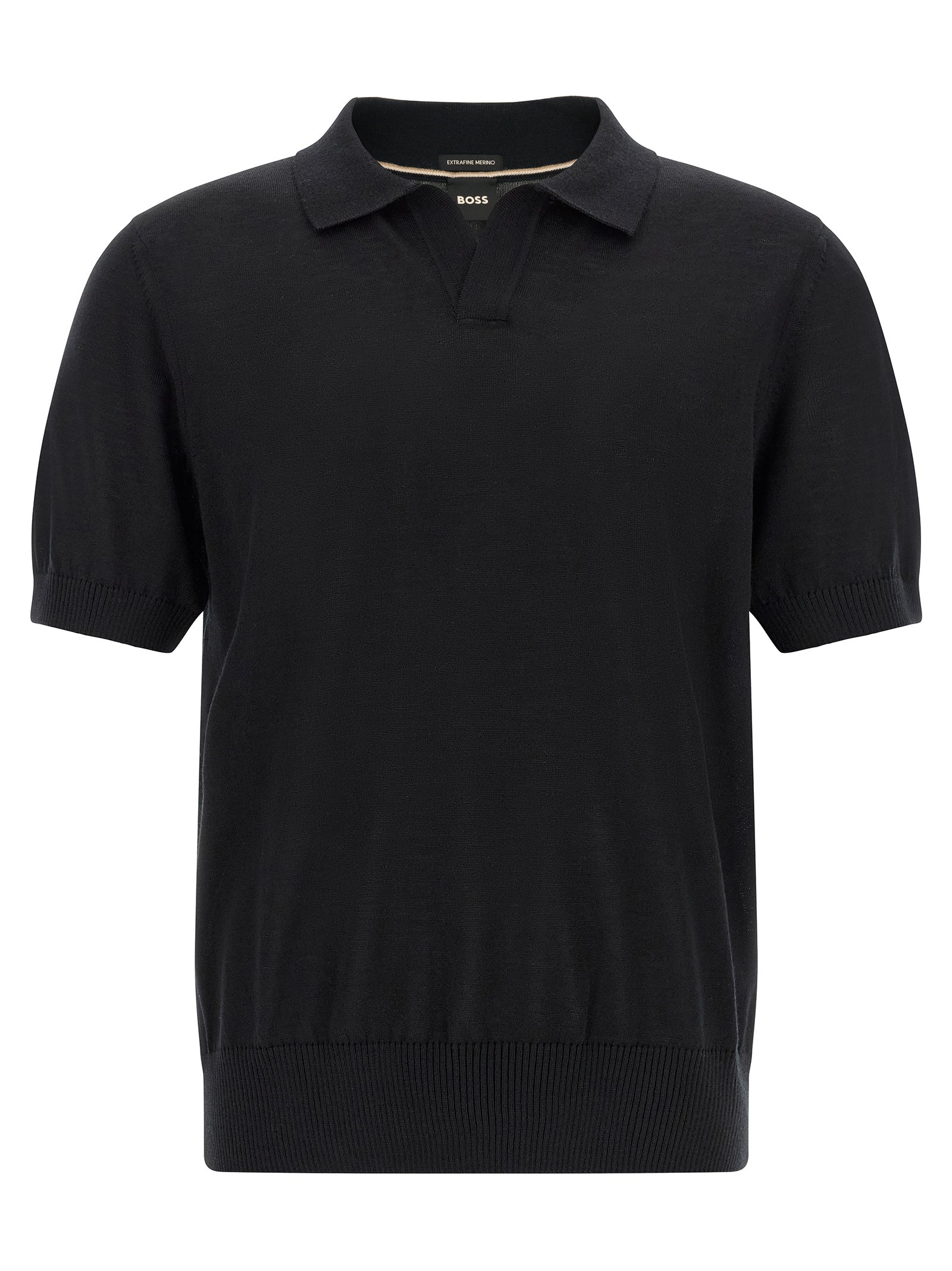 Chemise polo en laine vierge noire de Hugo Boss, vue de face, détails du col et des boutons, tissu élégant et sophistiqué.