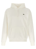 Sweat-shirt blanc en coton de Lacoste avec logo crocodile, manches longues et col rond, porté sur un mannequin.