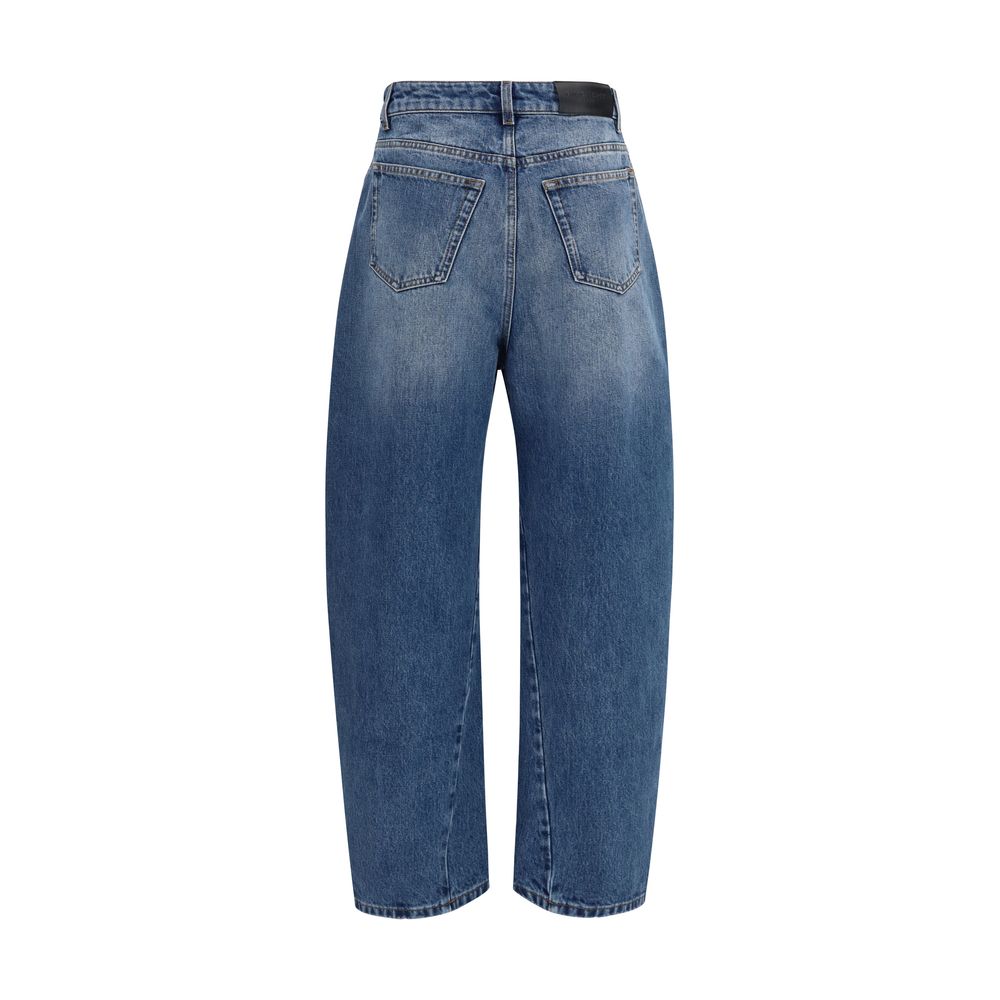 Jeans Givenchy en coton bleu, coupe décontractée, style confortable et moderne, visible avec détails de couture.