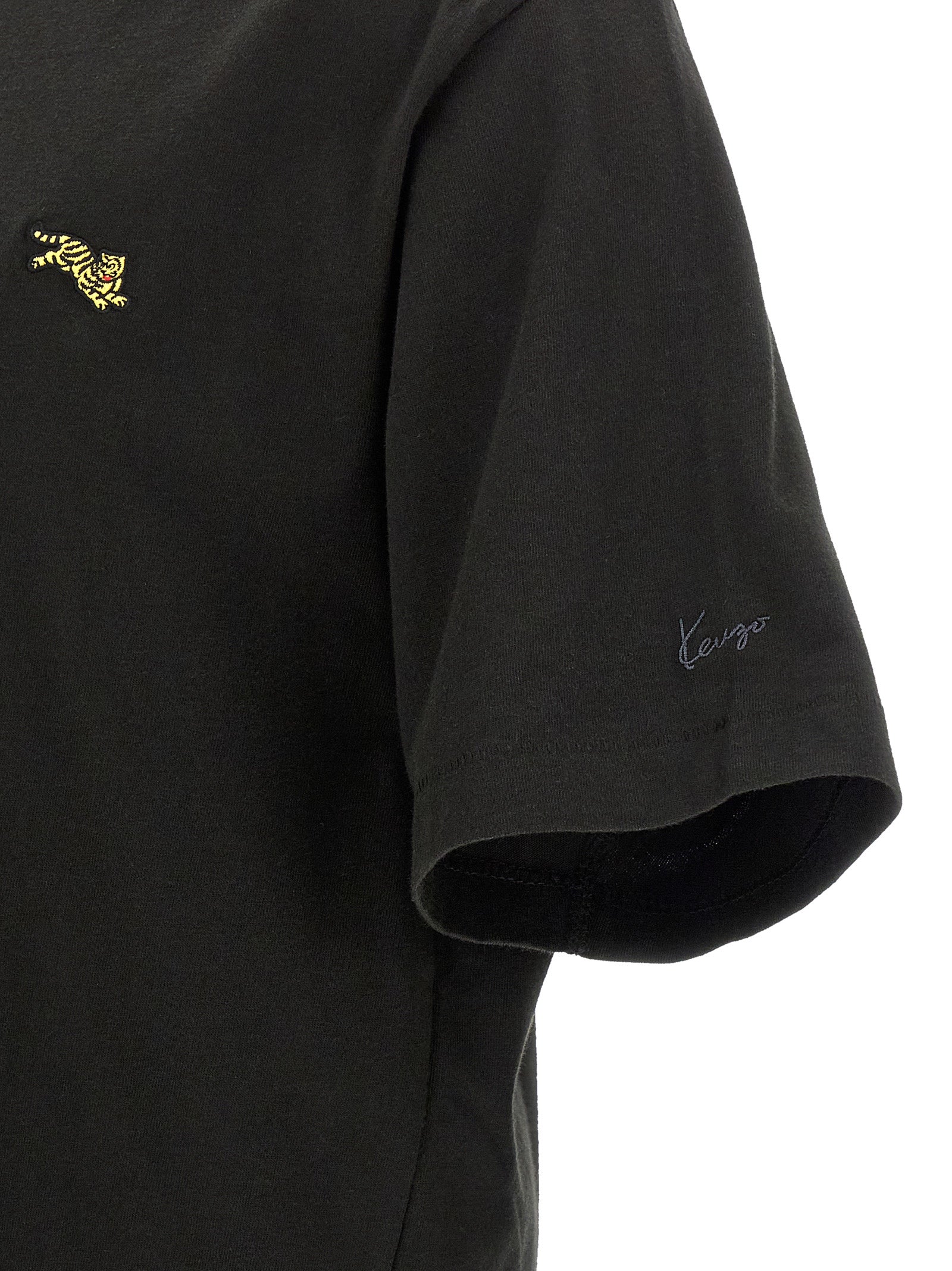 T-shirt en coton noir de la marque Kenzo, coupe classique avec logo discret sur la poitrine.