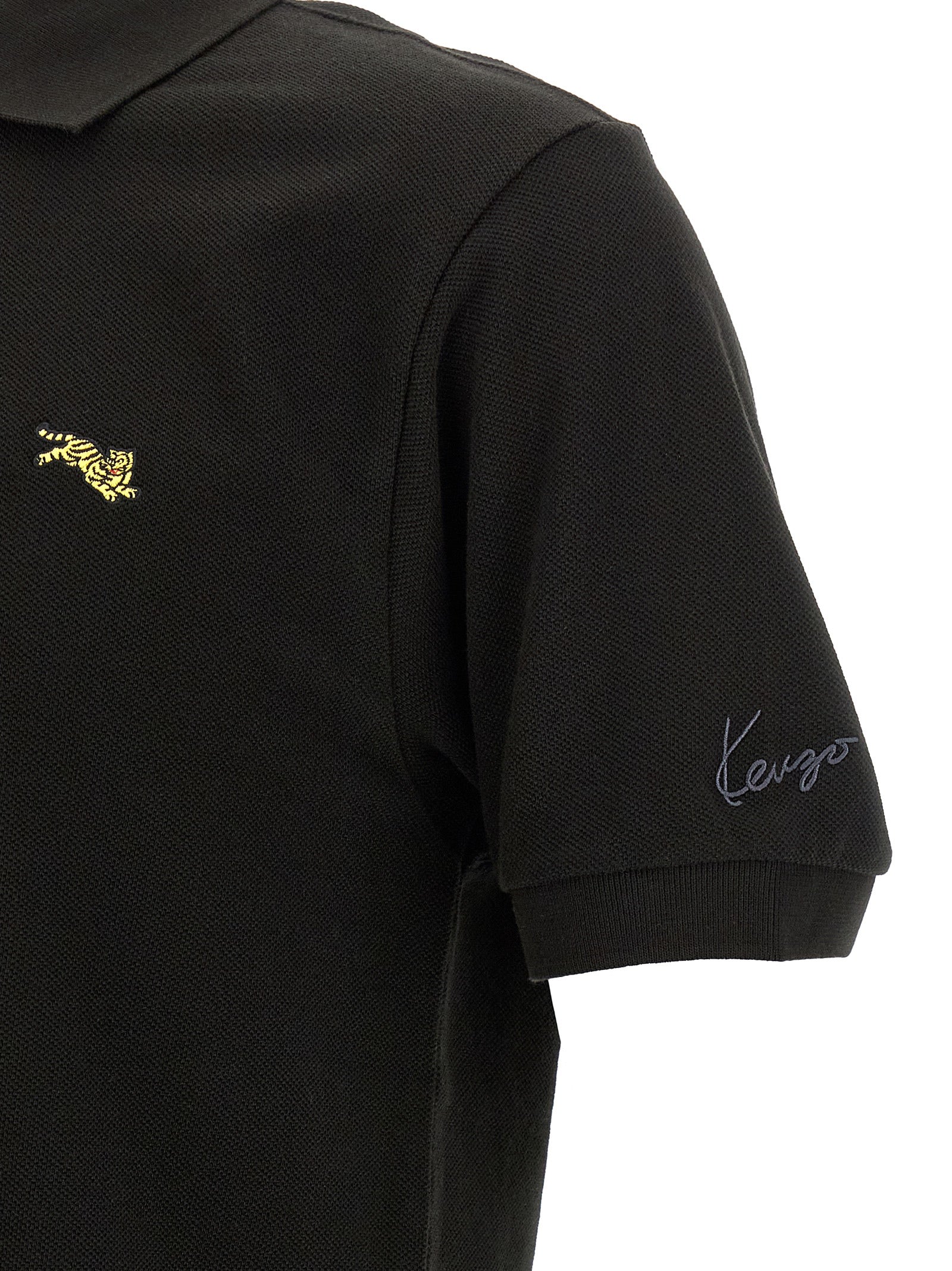 Chemise polo noire en coton de la marque Kenzo, avec col classique et logo discret sur la poitrine.