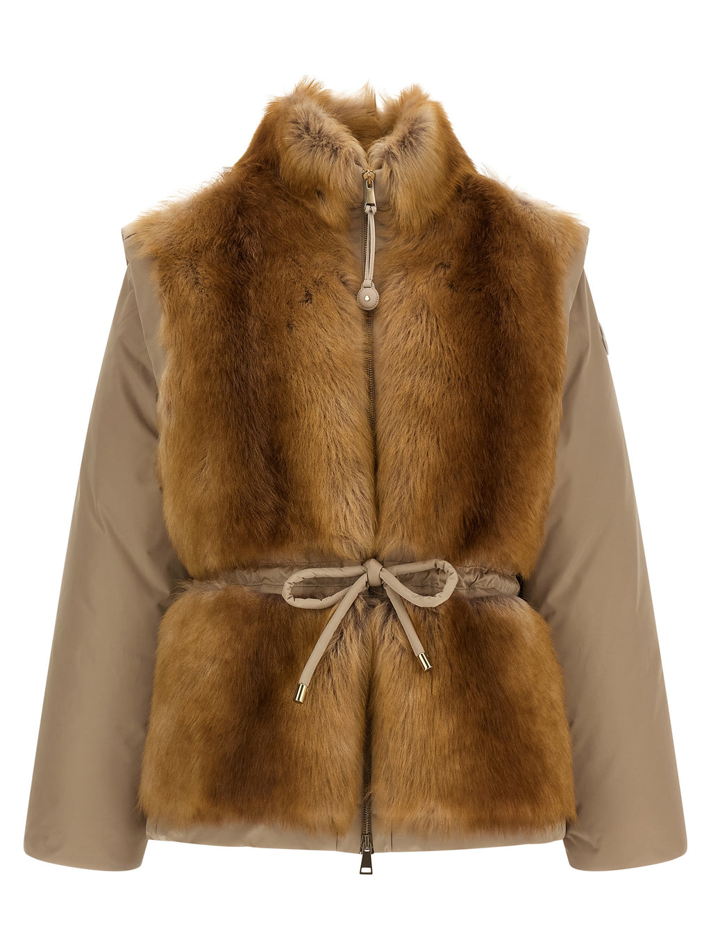 Veste sans manches en polyester beige de la marque Moncler, légère et élégante, visible en détail sur cette image.