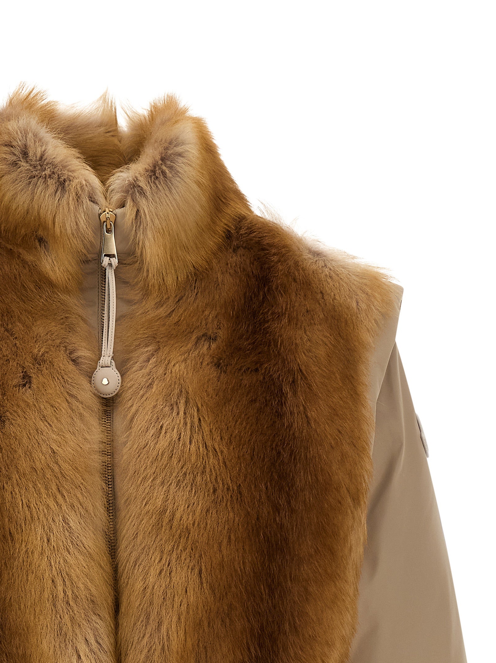 Doudoune sans manches beige en polyester de la marque Moncler, visible avec fermeture éclair et col montant.