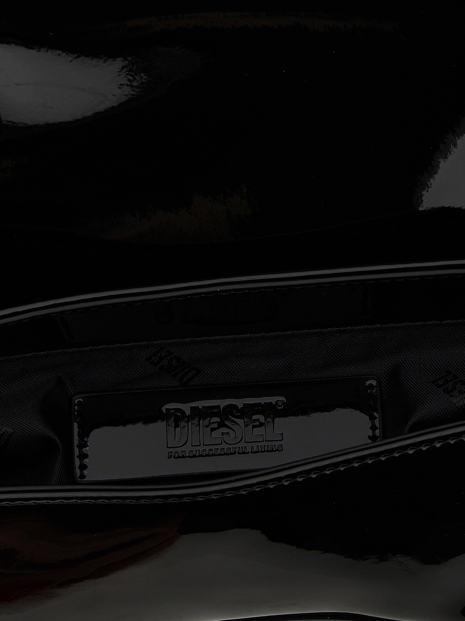 Sac à épaule en polyéthylène Diesel noir, sac pratique avec bandoulière, pour un style moderne et tendance.