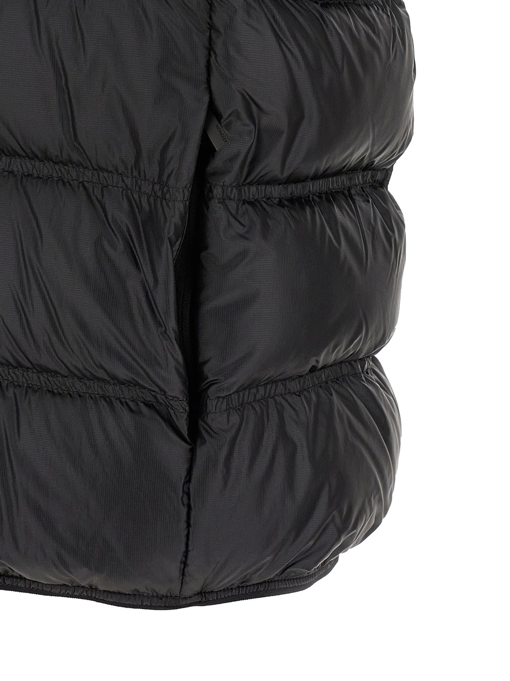 Doudoune Moncler noire sans manches en polyamide, coupe élégante, avec fermeture éclair et col montant.