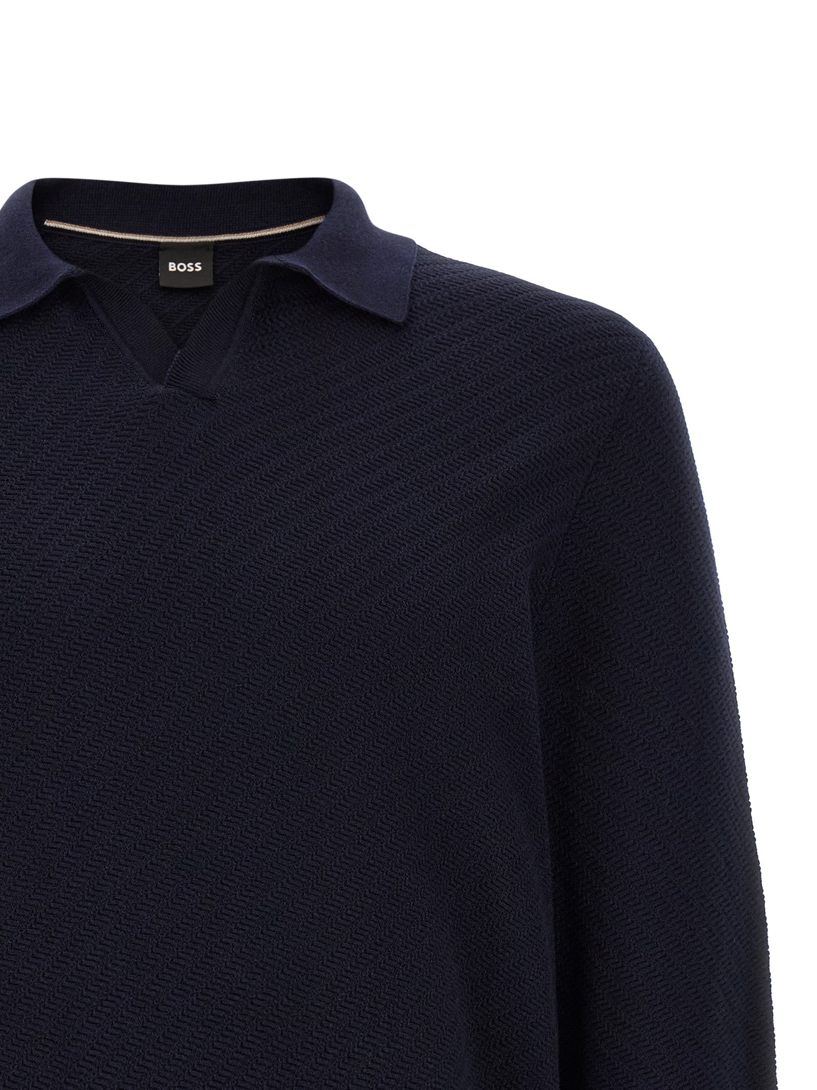 Chemise polo en coton bleu de Hugo Boss, vue de face, avec col et boutons visibles, élégante et classique.