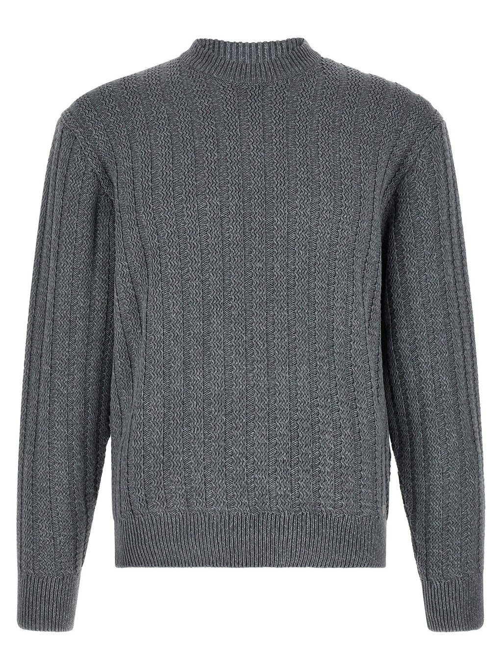 Cardigan en coton gris de la marque Hugo Boss, porté avec col en V et boutons, pour un look élégant et décontracté.