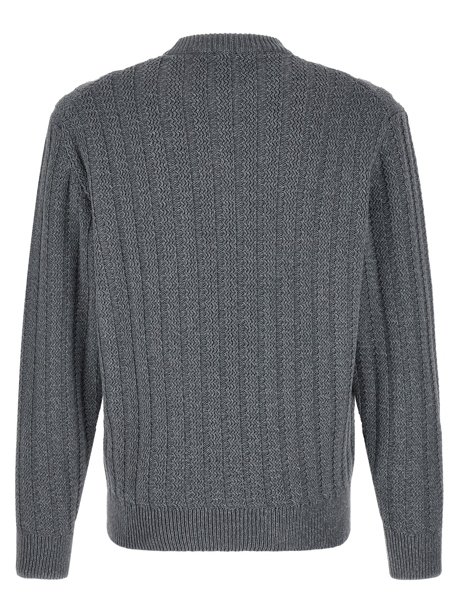 Cardigan en coton gris de la marque Hugo Boss, avec boutons et col en V, porté sur un mannequin.