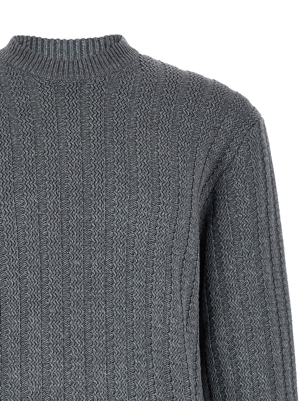 Cardigan gris en coton de la marque Hugo Boss, doux et confortable, porté sur un mannequin.