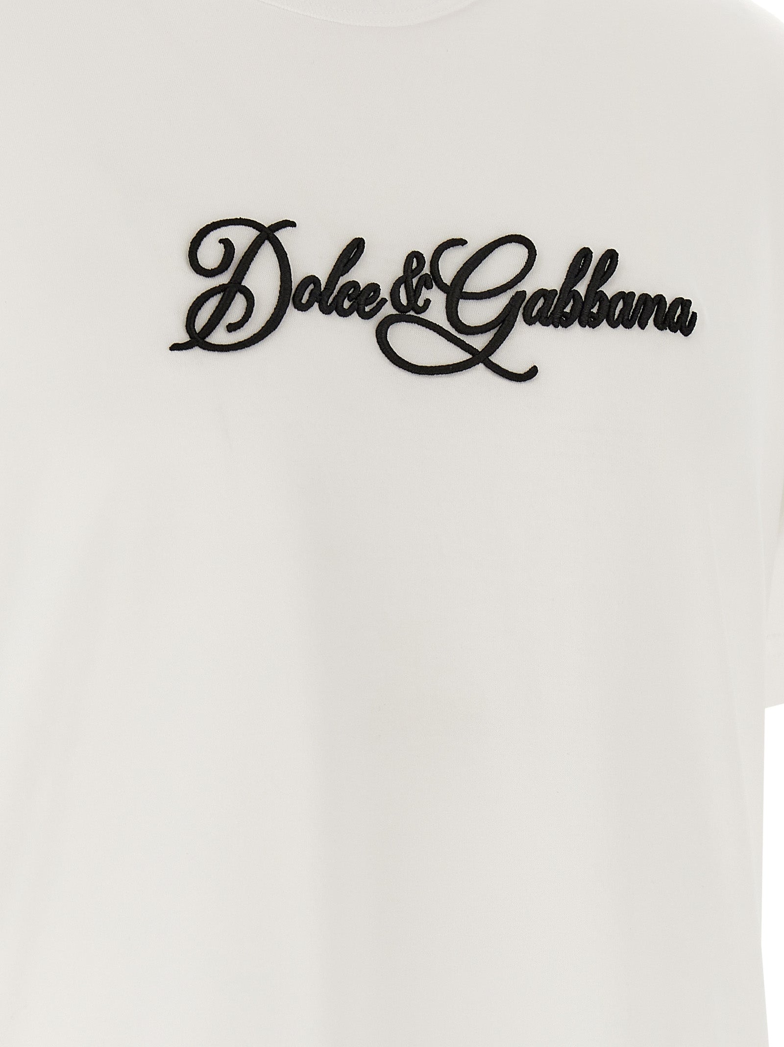 T-shirt en coton blanc de Dolce & Gabbana, style décontracté, avec logo discret, porté sur un mannequin.