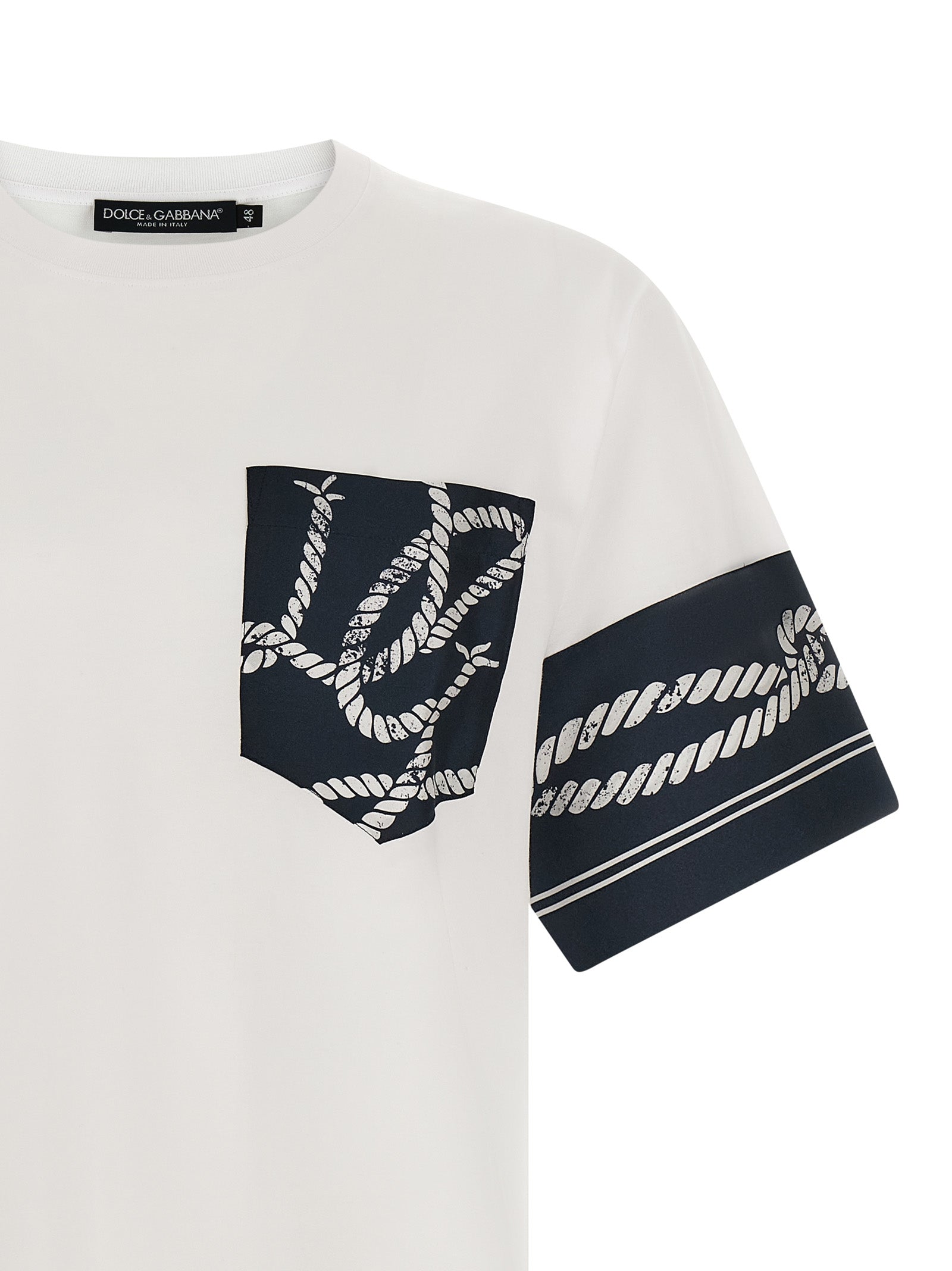 T-shirt en coton bleu Dolce & Gabbana avec logo, porté sur mannequin, vue de face.