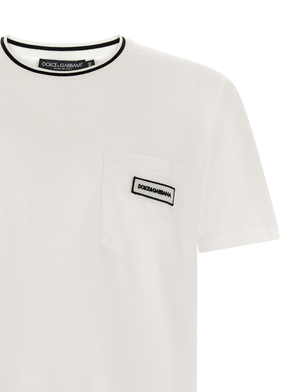T-shirt blanc en coton Dolce & Gabbana avec logo discret, porté ou posé sur fond neutre.