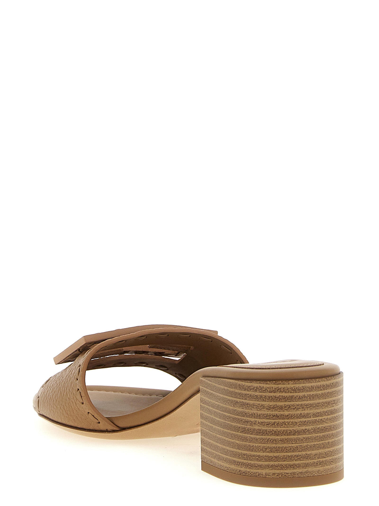 Fendi flache Sandalen aus beigem Kalbsleder