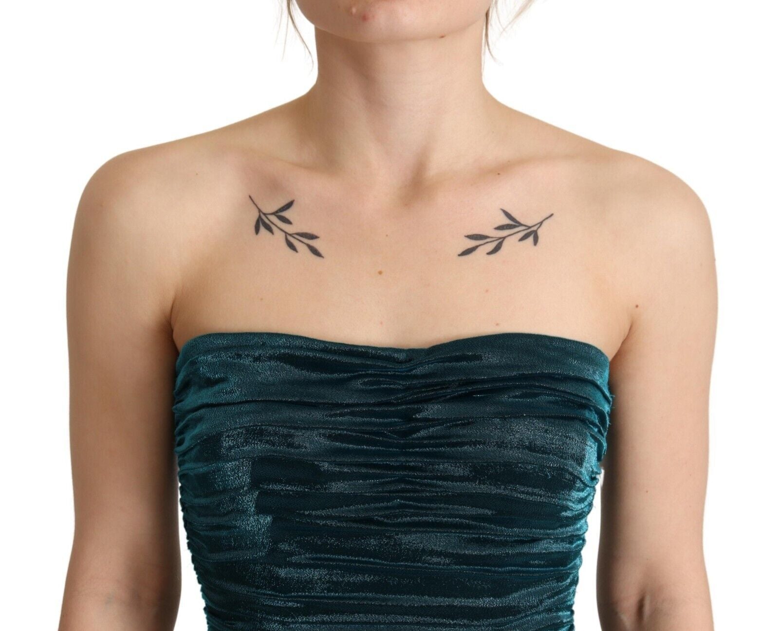 Robe midi bustier turquoise Dolce & Gabbana avec drapé, tissu élégant et coupe flatteuse, vue de face sur mannequin.