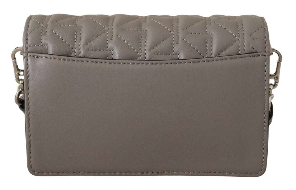 Sac bandoulière en cuir gris clair de Karl Lagerfeld, design élégant et moderne, avec détails sophistiqués visibles sur l'image.
