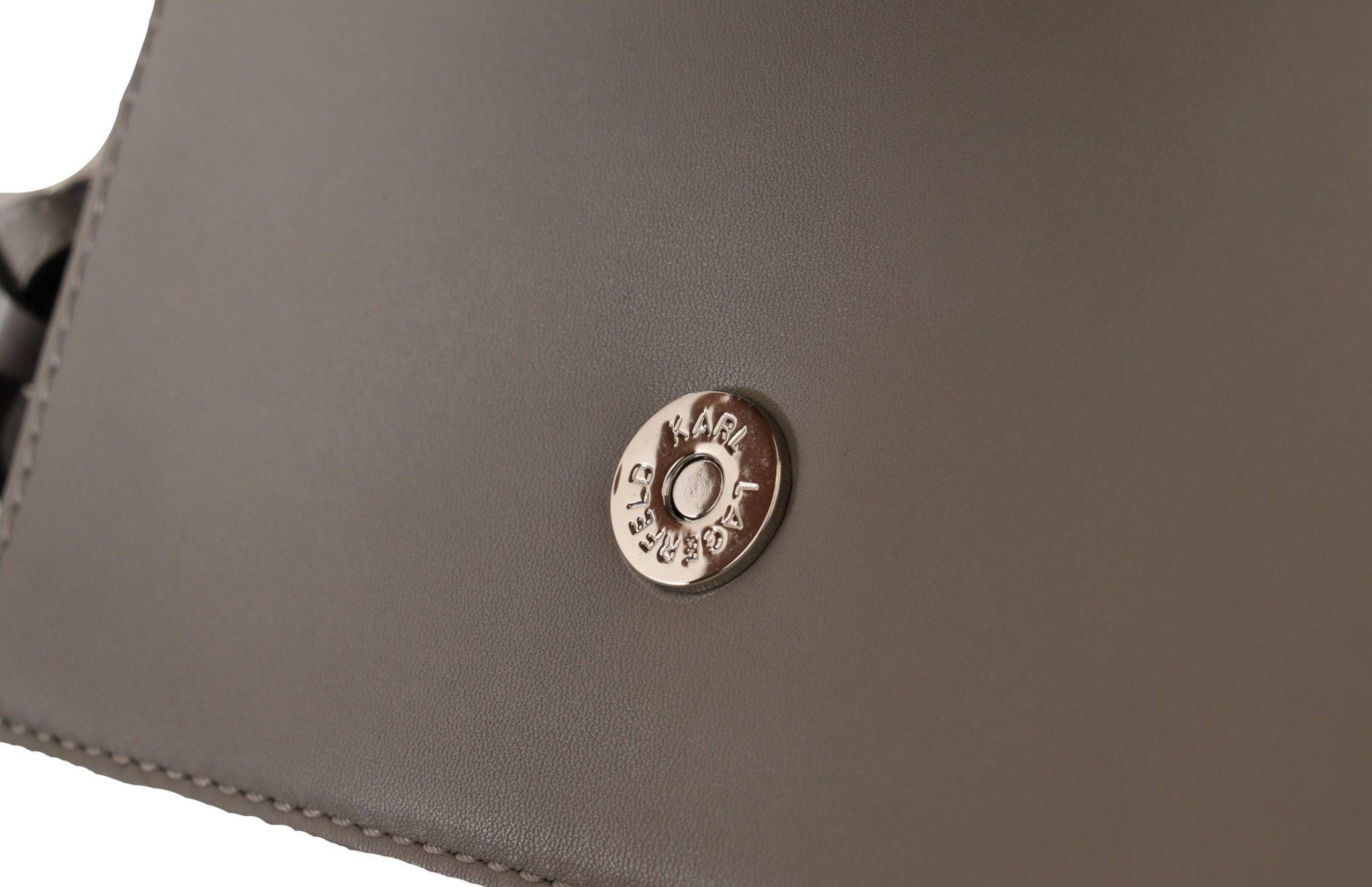 Sac bandoulière en cuir gris clair de Karl Lagerfeld, avec détails élégants et design moderne.