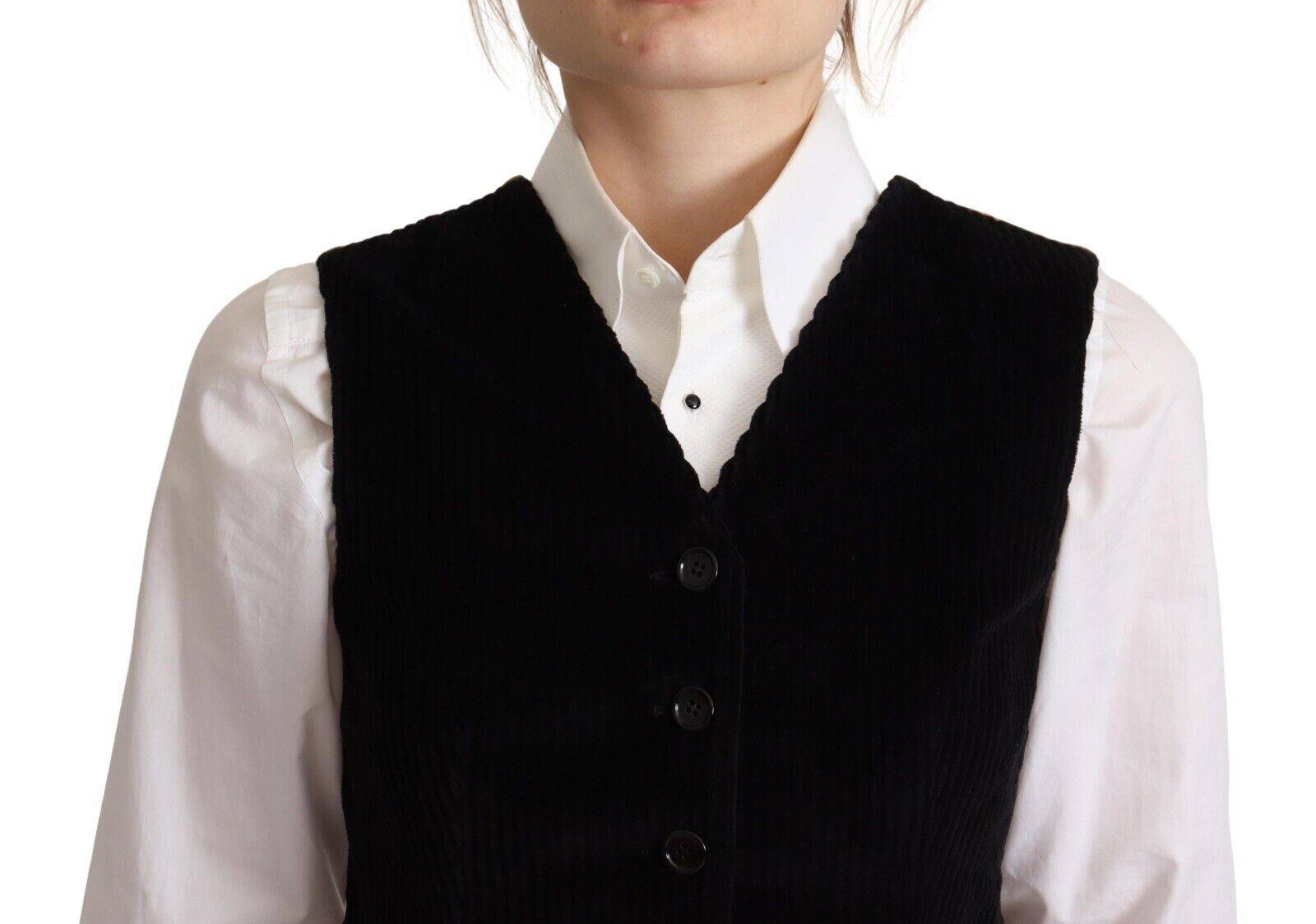 Gilet noir en velours côtelé à col en V avec boutons et motif léopard Dolce & Gabbana, porté sur un fond neutre.