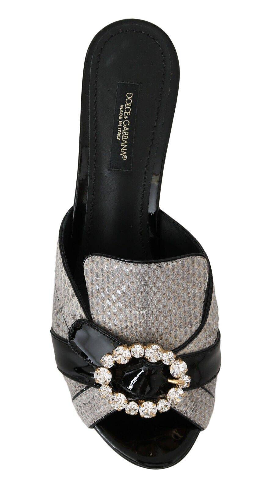 Sandales en cuir exotique noir et gris Dolce & Gabbana ornées de cristaux, chaussures élégantes et luxueuses.