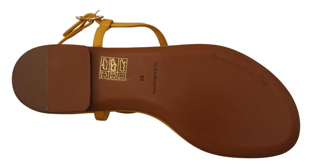 Sandales plates en cuir moutarde Dolce & Gabbana Devotion, chaussures élégantes à semelle plate et design sophistiqué.