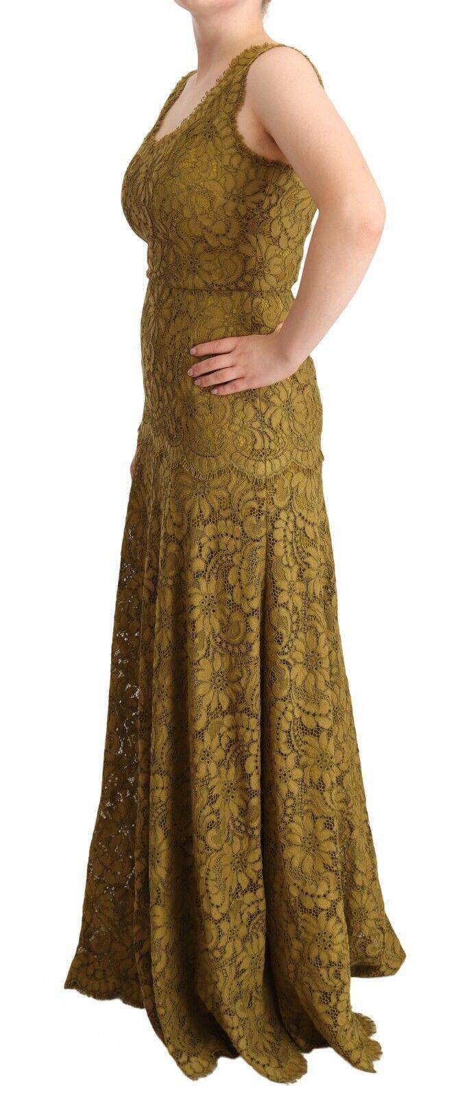 Robe longue florale en dentelle marron de Dolce & Gabbana, style maxi et élégance pour occasions spéciales.