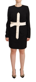 Robe courte Givenchy en laine noire avec manches longues, ceinture et coupe ajustée, portée élégante et sophistiquée.