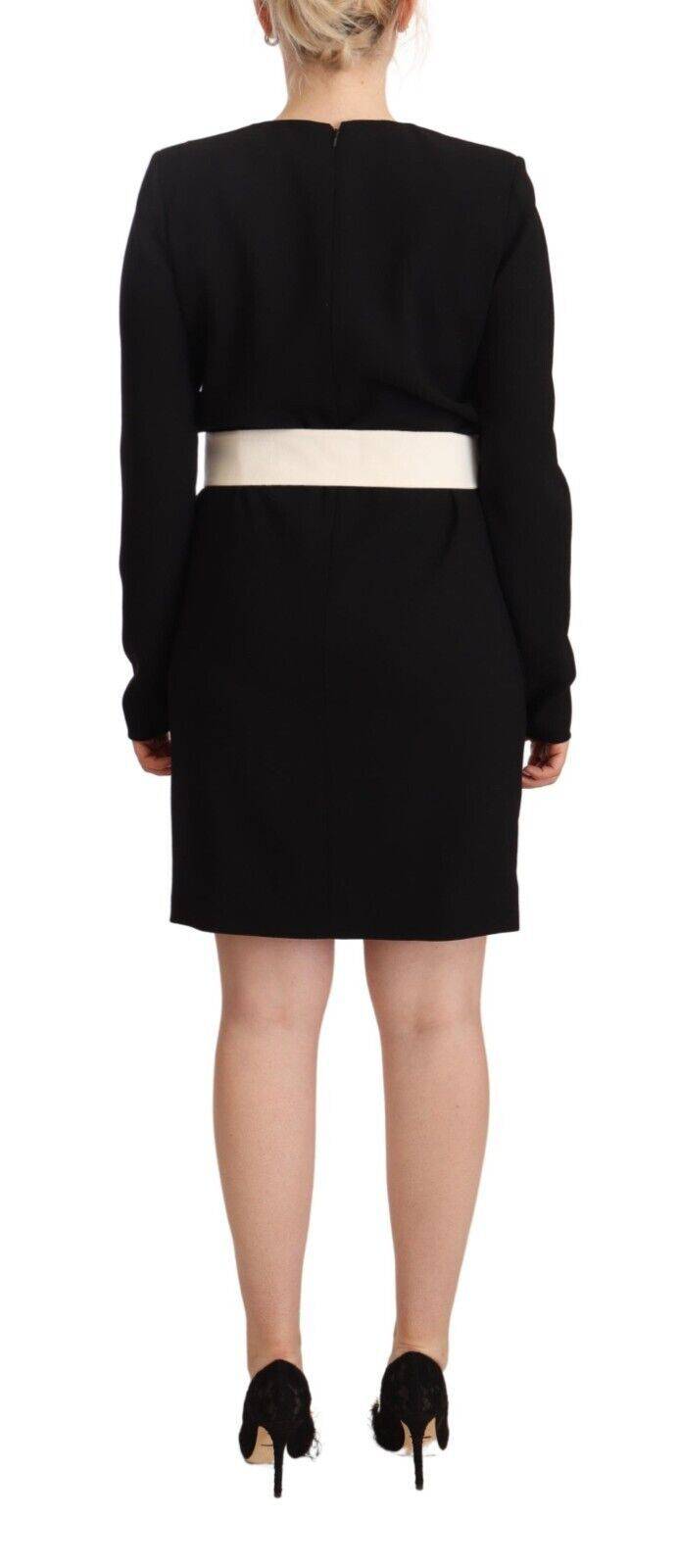 Robe courte Givenchy en laine noire avec manches longues et ceinture, coupe ajustée et élégante.