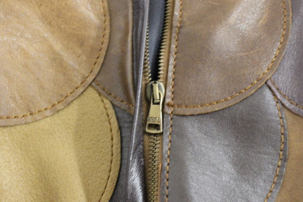 Jupe droite en cuir patchwork brun de Dolce & Gabbana, design élégant avec détails en cuir multicolore.