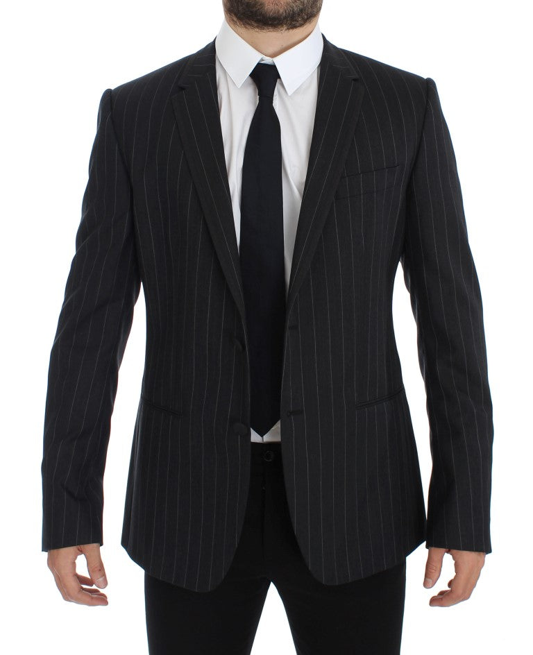 Blazer en laine gris à rayures Dolce & Gabbana, coupe slim fit, élégant et sophistiqué, porté sur un mannequin.