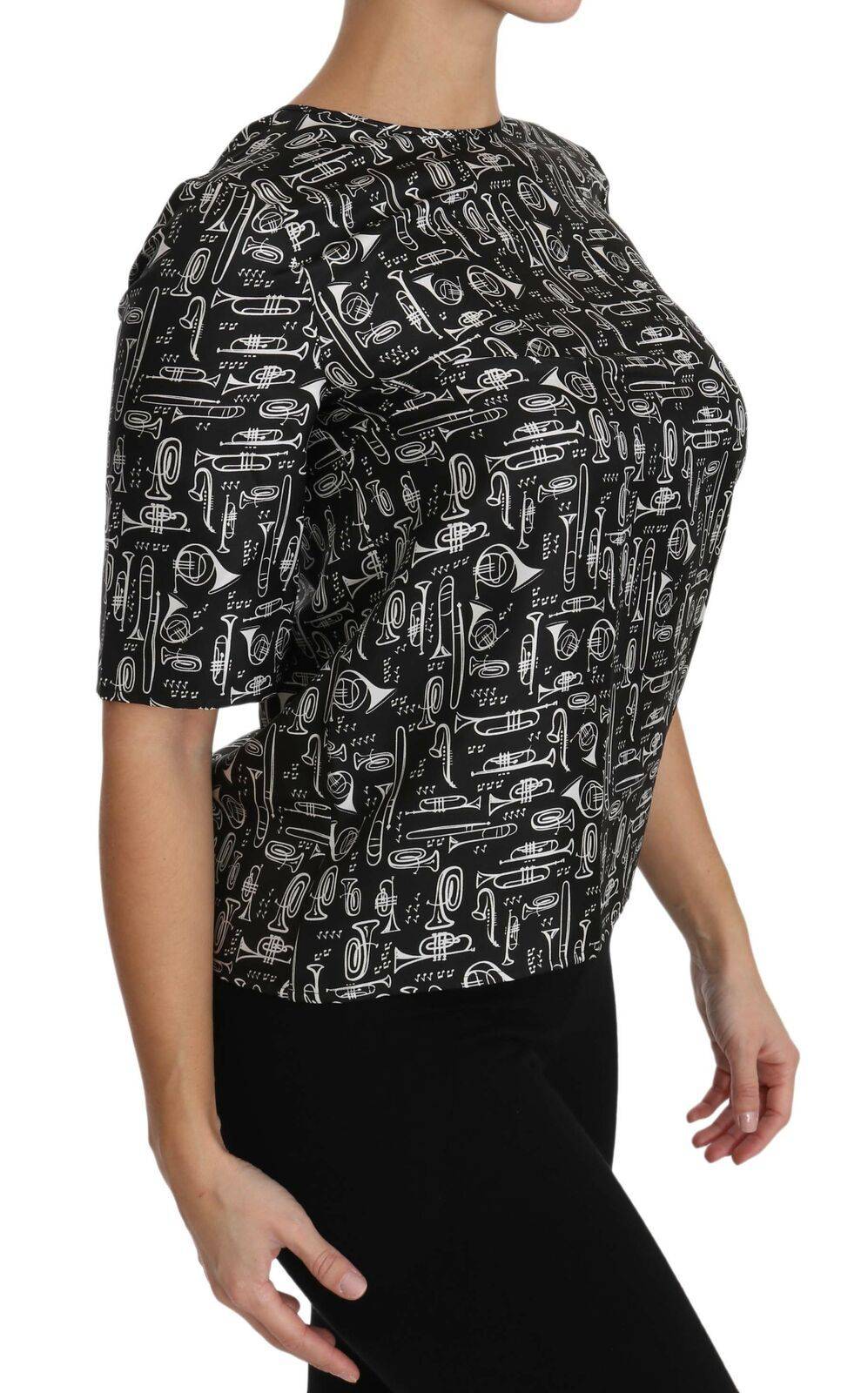 Blouse en soie noire Dolce & Gabbana avec imprimé d'instruments de musique, style élégant et sophistiqué.