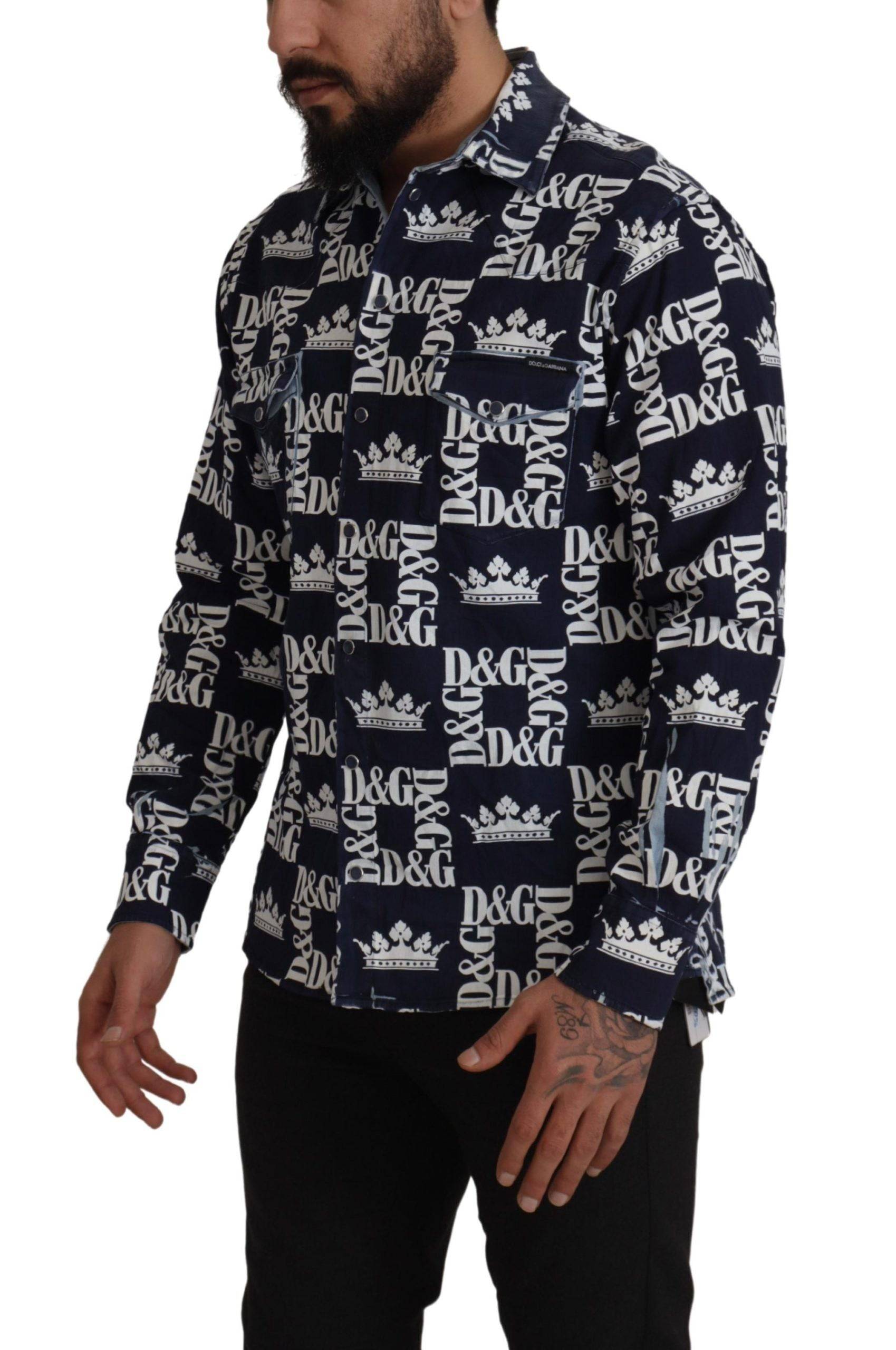 Chemise décontractée en denim bleu Dolce & Gabbana avec logo DG Crown, coupe stretch et style casual, vue de face.