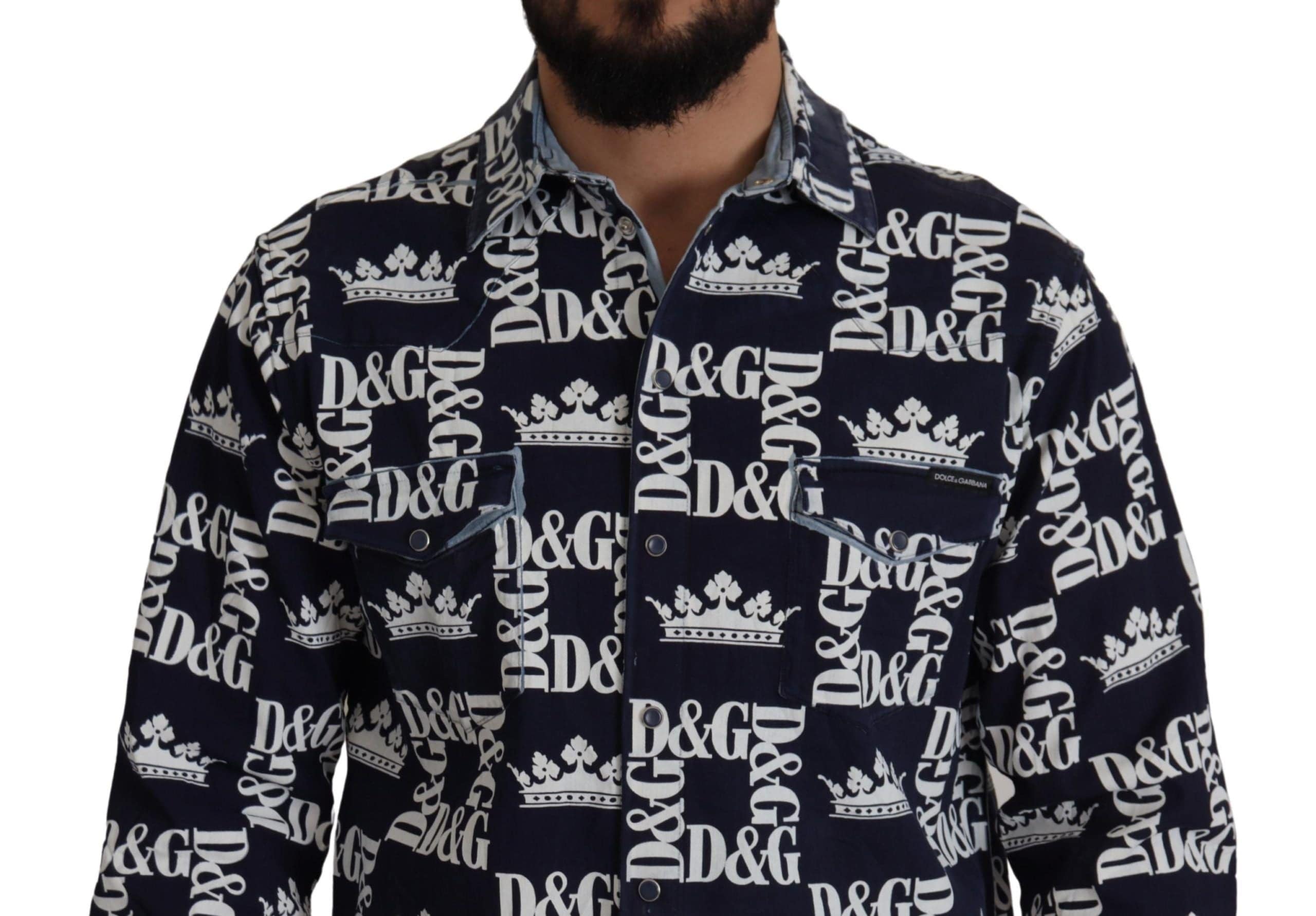 Chemise décontractée en denim bleu Dolce & Gabbana avec logo DG Crown, coupe stretch, style casual et élégant.