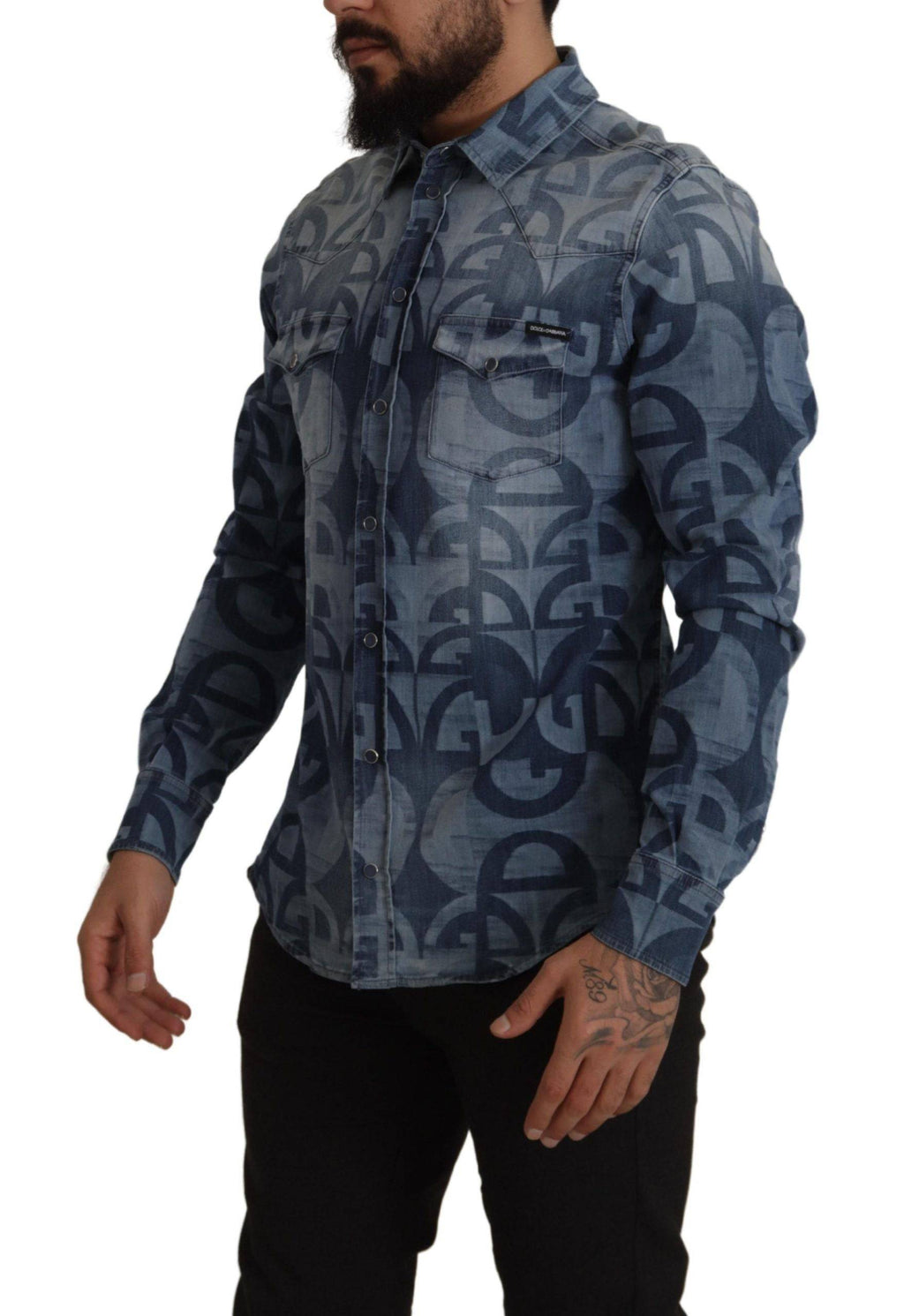 Chemise homme slim en denim bleu Dolce & Gabbana avec logo DG, tissu stretch, style décontracté et moderne.